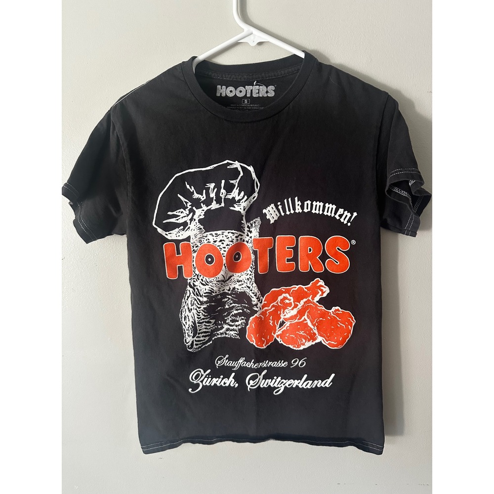 Hooters Zurich Switzerland Graphic T-Shirt Black Cotton Small Short Sleeve Tee